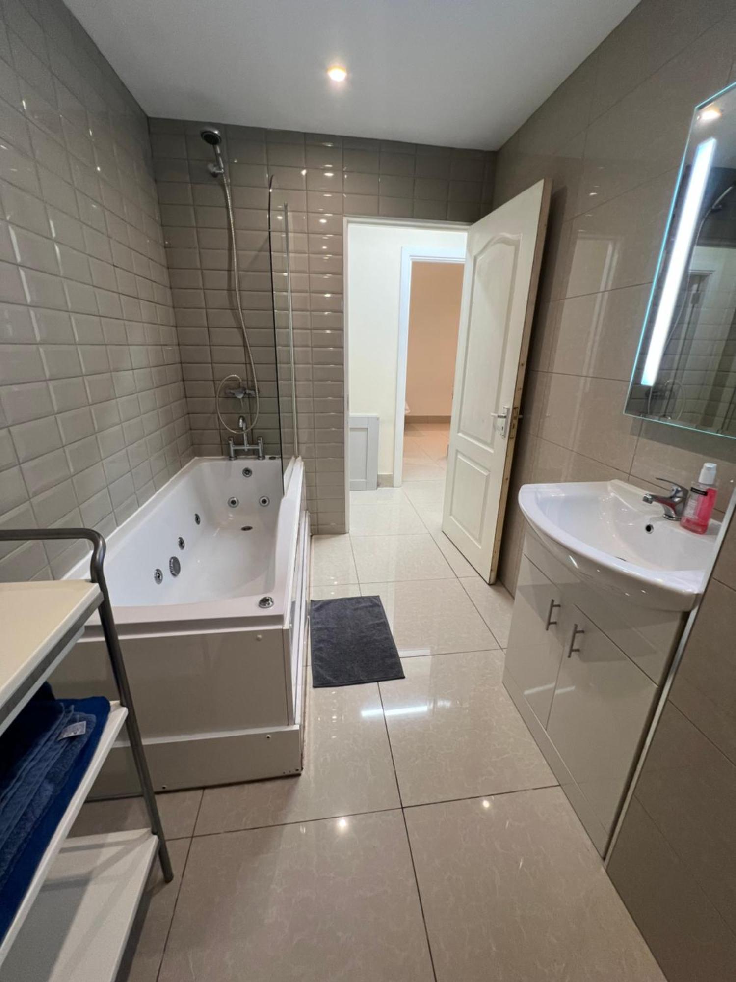 Lovely Dublin Home - Just 15 Mins To City Centre מראה חיצוני תמונה